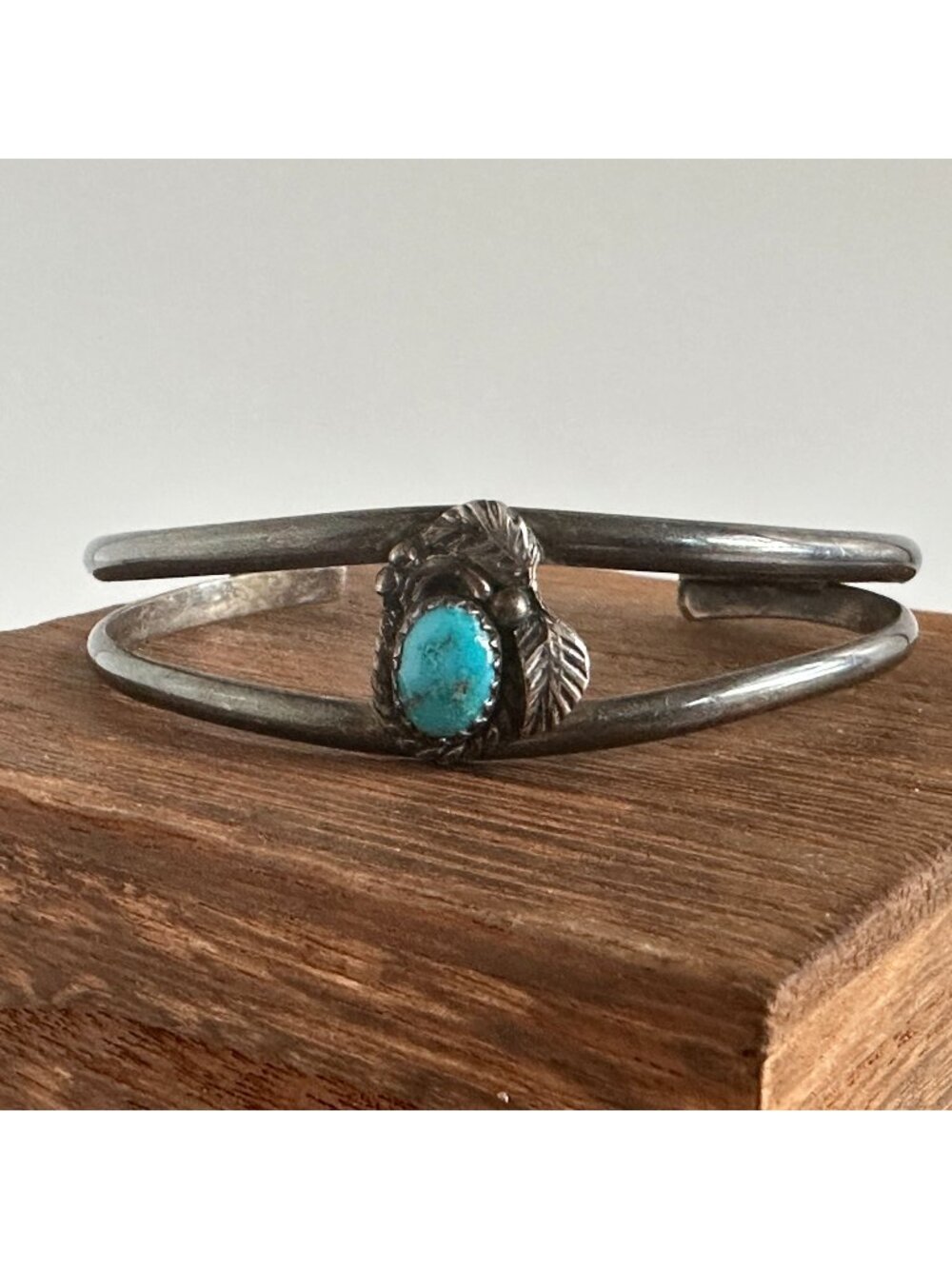 Vintage Navajo Sterling Silver Turquoise Leaf Cuff Bracelet 1970s